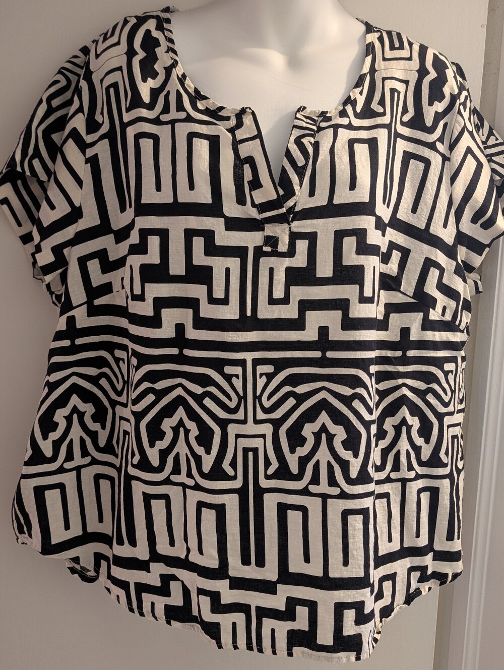 Rachel Zoe Black & White Geometric Short Sleeve Women’s Top. Linen. 2x